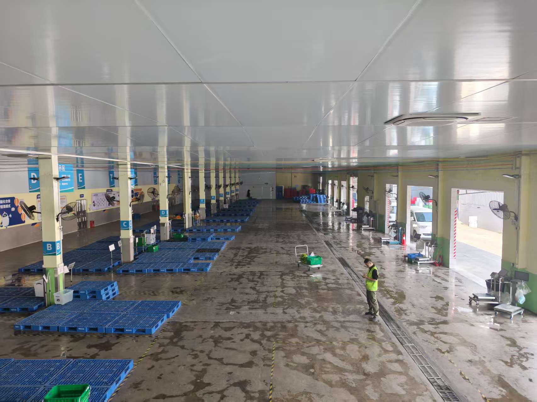 仓储分拣与装车场景